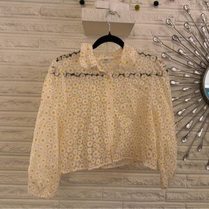 Sunday Best Floral Blouse with Yellow and White Daisies